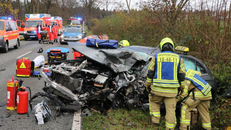 Schwerer Unfall Auf Der B5 – Taxi Kracht Frontal In Lkw | SHZ