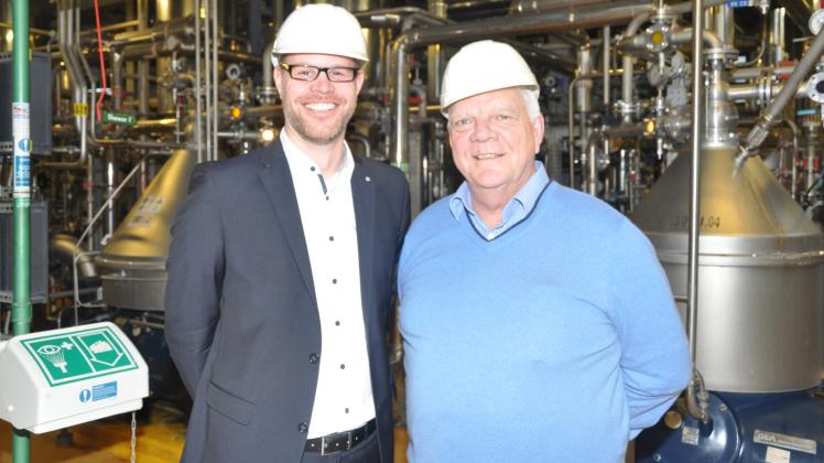 Axel Becker (r.) übergibt zum Jahresende die Verantwortung für die Biodieselwerke in Sternberg und Malchin an Axel Munderloh, der seit 2006 in der Saria-Unternehmensgruppe tätig ist, zu der EcoMotion als Tochtergesellschaft gehört. 
