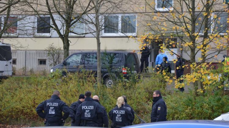 Großes Polizeiaufgebot am Tag der Festnahme in Schwerin-Neu Zippendorf