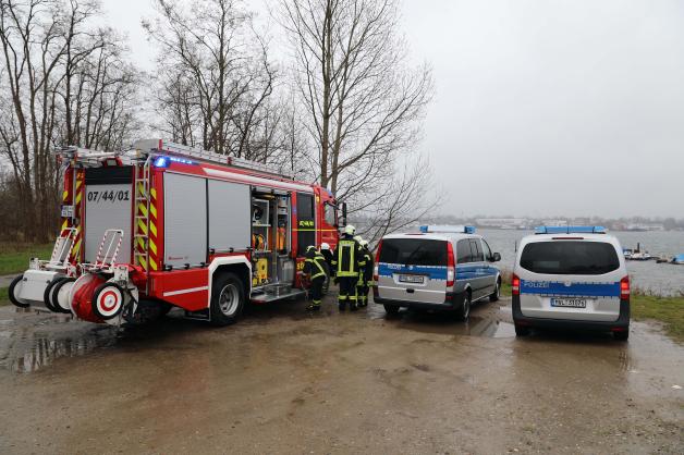 Wasserleiche in Rostocker Unterwarnow gefunden - Toter Mann trieb im Schilfgürtel in Langenort