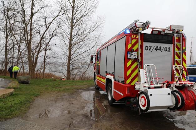 Wasserleiche in Rostocker Unterwarnow gefunden - Toter Mann trieb im Schilfgürtel in Langenort Wasserleiche in Rostocker Unterwarnow gefunden - Toter Mann trieb im Schilfgürtel in Langenort