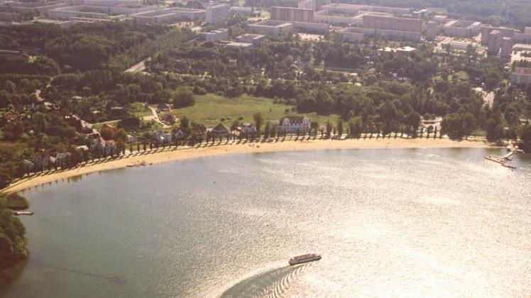 Eine Ausleihe für Kajaks und Tretboote plant ein Investor am Zippendorfer Strand. Sie könnte auf der Ostseite eingerichtet werden - links im Foto. 