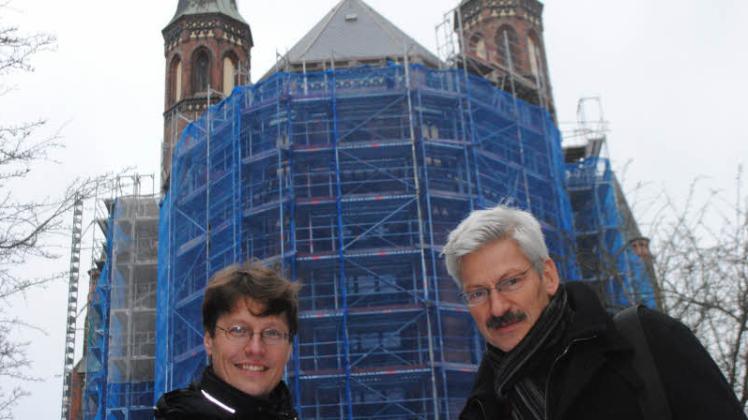 Freuen sich über die sanierte Kirche: Pastor Christian Heydenreich und Architekt Wolfram Keßler (r.). 