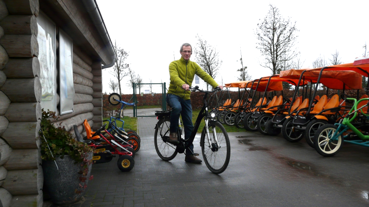 Fördervereinsvorsitzender Sven Muskulus auf einem seiner Elektro-Räder. Fördervereinsvorsitzender Sven Muskulus auf einem seiner Elektro-Räder.