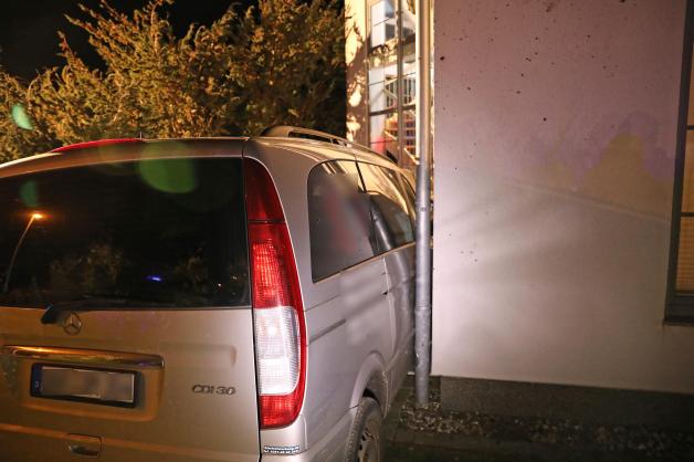 Sturzbetrunkener Autofahrer fliegt bei Unfall in Admannshagen über Regenrückhaltebecken und schleudert an Hauswand: 47-Jähriger torkelt nach Crash mit 3 Promille nach Hause Sturzbetrunkener Autofahrer fliegt bei Unfall in Admannshagen über Regenrückhaltebecken und schleudert an Hauswand: 47-Jähriger torkelt nach Crash mit 3 Promille nach Hause