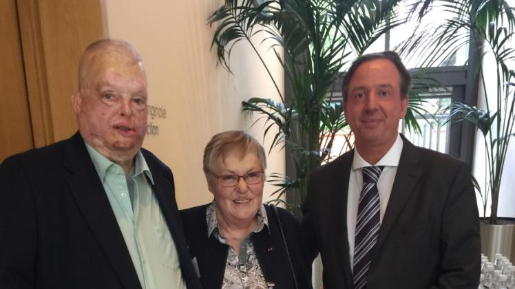 Bernhard Heitz und Ilse Koch nahmen an der Jubiläumsfeier der BAG Selbsthilfe teil. Hier mit BAG Geschäftsführer Martin Danner (rechts)