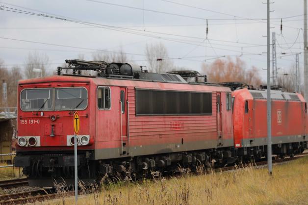 Drama am Wismarer Bahnhof: Zwei Jugendliche klettern auf Lokomotive und werden durch Stromüberschlag getötet