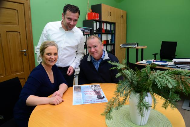 Gerd Holger Golisz (r.) freut sich mit Stefanie und Marcel Bartsch auf das bevorstehende Fest. Gerd Holger Golisz (r.) freut sich mit Stefanie und Marcel Bartsch auf das bevorstehende Fest.