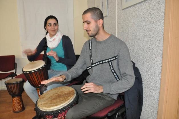 Hamad al Halabi und Taghrid Kubeitze haben in Syrien Grundschullehrer studiert . 