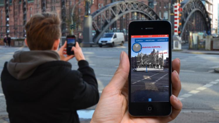 Besucher können die Speicherstadt mit Smartphone und App erkunden.