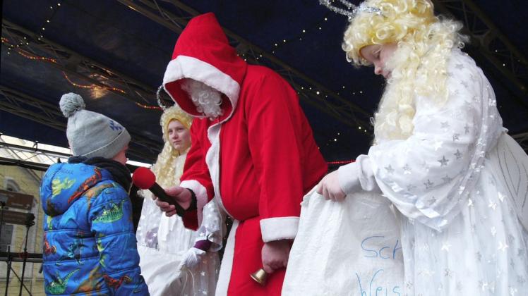 Kinder, die sangen oder ein Gesicht aufsagten, erhielten vom Nikolaus ein Geschenk. 