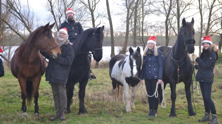 Die Weihnachtsmütze durfte bei den Reitern nicht fehlen. 