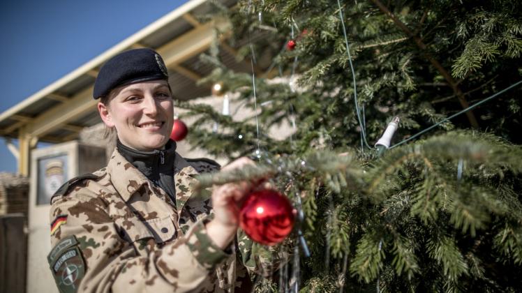 Die Soldatin Livia feiert Weihnachten in Afghanistan. 