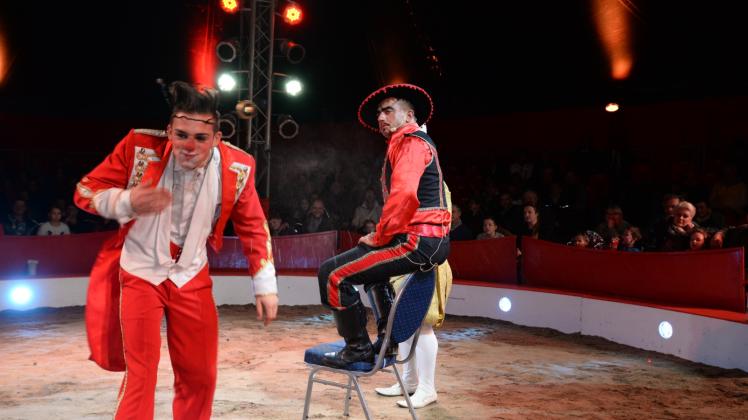 Die lustigen Stars im Weihnachtszirkus:  Giuseppe mit seinem Partner Gonzales 