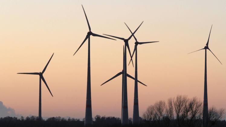 Windkraftanlagen im Abendlicht. /Symbolfoto 
