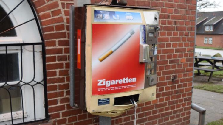 Der gesprengte Zigarettenautomat in Ravensruh, einem Ortsteil von Neukloster. Beute wurde hier nicht gemacht.