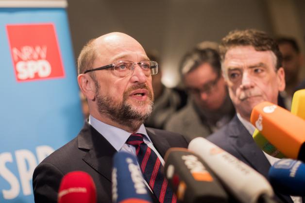 SPD-Vorsitzender Martin Schulz warb am Dienstag für Koalitionsverhandlungen beim Landesverband Nordrhein-Westfalen. SPD-Vorsitzender Martin Schulz warb am Dienstag für Koalitionsverhandlungen beim Landesverband Nordrhein-Westfalen.