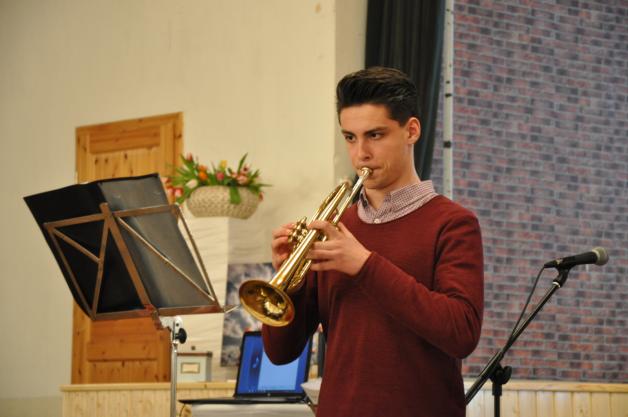 Zehntklässler Benjamin Adam spielte beim Banzkower Neujahrsempfang Trompete. 