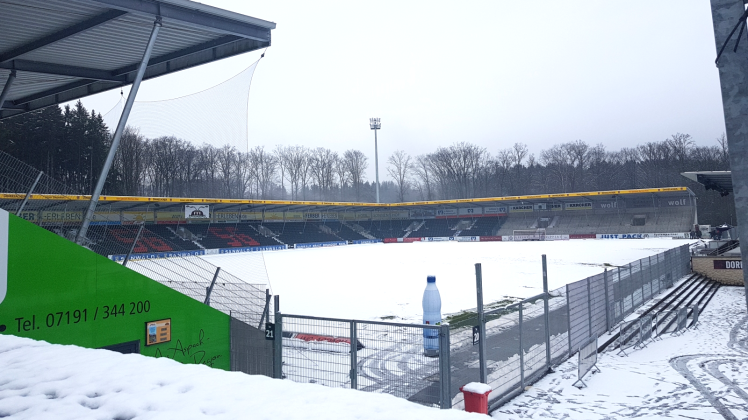 Ski und Rodel gut: Das Stadion in Aspach am Sonnabendmittag… 