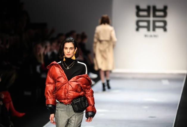 180116 BERLIN Jan 16 2018 A model presents a creation of Riani during the Berlin Fashion 180116 BERLIN Jan 16 2018 A model presents a creation of Riani during the Berlin Fashion