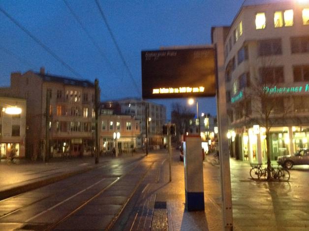 Ungewöhnliche Ruhe gestern in den frühen Morgenstunden an den Haltestellen am Doberaner Platz.