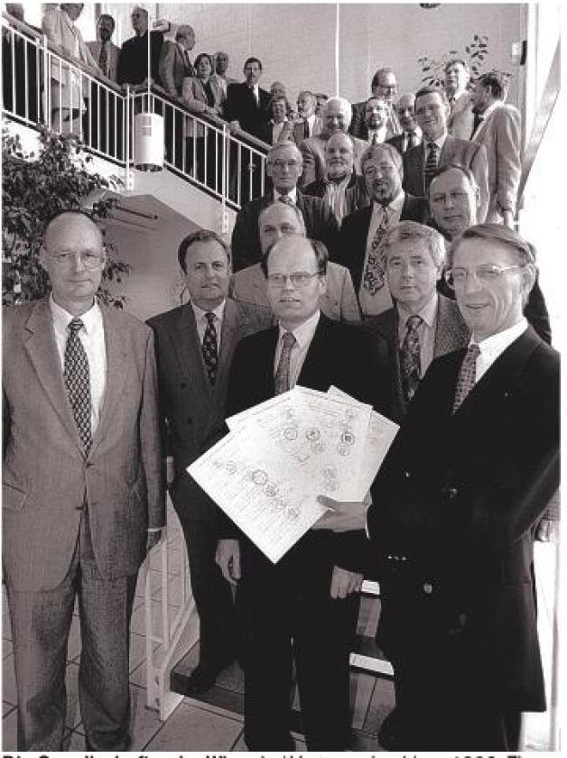 Die Gesellschafter der Wireg bei Vertragsabschluss 1996: Flensburgs damaliger OB Olaf Cord Dielewicz, Geschäftsführer Klaus Matthiesen und der frühere Landrat Jörg-Dietrich Kamischke (v.li.). Die Gesellschafter der Wireg bei Vertragsabschluss 1996: Flensburgs damaliger OB Olaf Cord Dielewicz, Geschäftsführer Klaus Matthiesen und der frühere Landrat Jörg-Dietrich Kamischke (v.li.).