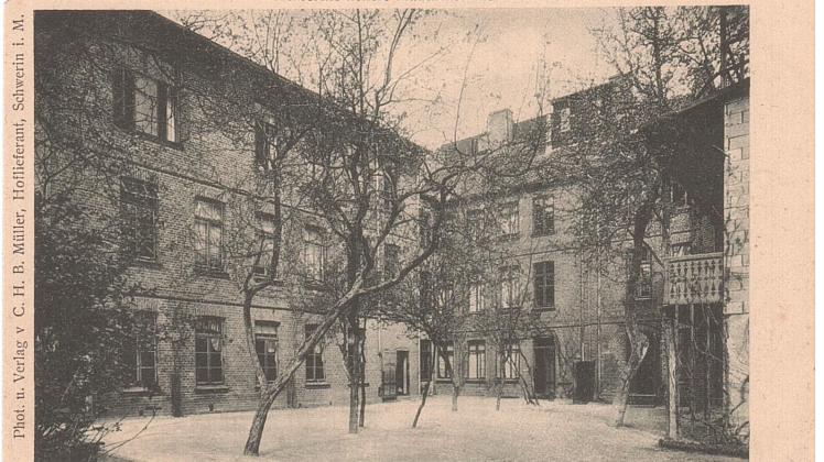 Die Budde-Hense-Töchterschule in der Schweriner Arsenalstraße