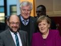 Gut Lachen? Die Parteichefs Schulz (SPD, l), Seehofer (CSU) und Merkel (CDU).