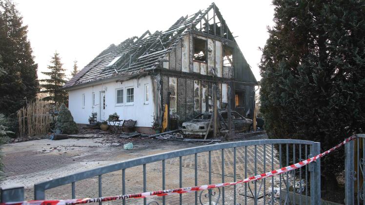 Nach Großbrand in Rostock-Evershagen: Der Tag danach, Ruine bei Tageslicht