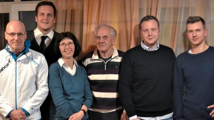 Das ist der neue neue Vorstand des Huder TV: von links: Frank Lesemann, Jochen Koberg, Gerlinde Werner, Edo Addicks, Michael Koberg und David Padlo (nicht im Bild: 2. Jugendwart Timo Droste). 