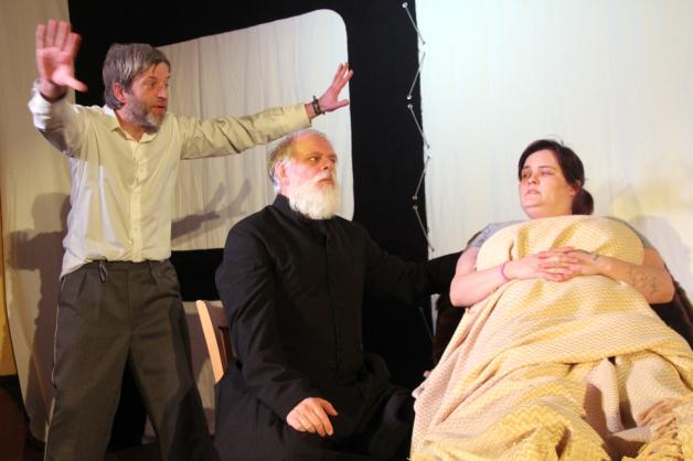 Ronny Hinz, Dieter Holst und Manuela Bettler (v.l.). spielen im diesjährigen Theaterprojekt mit. Ronny Hinz, Dieter Holst und Manuela Bettler (v.l.). spielen im diesjährigen Theaterprojekt mit.