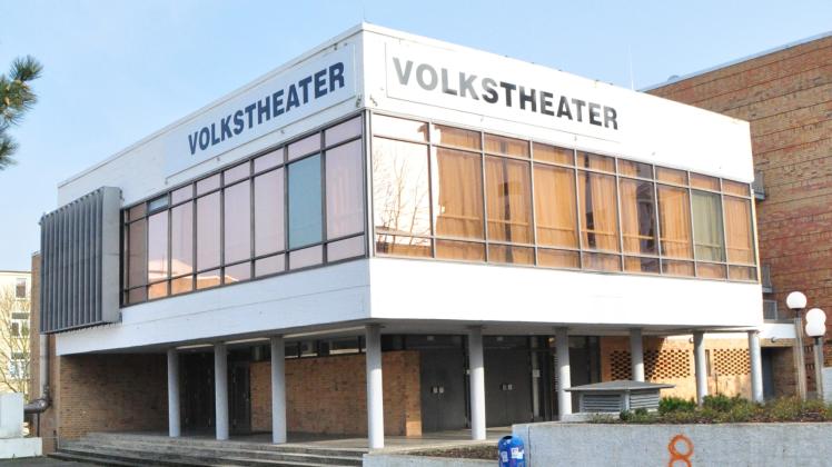 Das Große Haus des Rostocker Volkstheaters in der Doberaner Straße ist in desolatem Zustand. Bis zur Errichtung des Neubaus muss die Stadt aber weiter investieren.