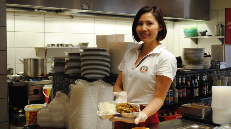 Thanh Xuan Vu kocht mit ihrer Familie im Mr. Vu’s. Im Mai soll der Laden umgebaut, das Angebot geändert werden. Die Vus möchten ein modernes Sushi-Restaurant eröffnen. 