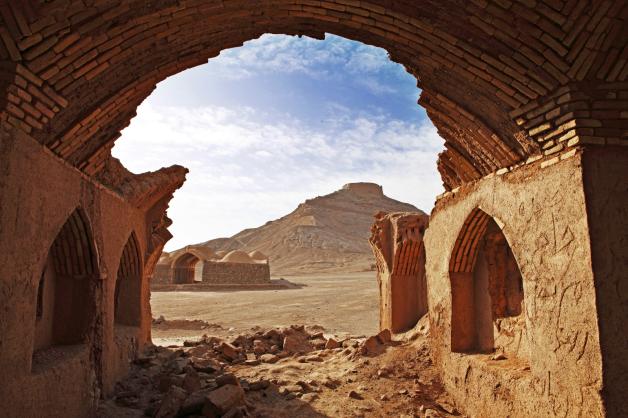 Mystische Begräbnisstätte:Die Türme des Schweigens in Yazd gehen auf die Glaubensgemeinschaft der Zarathustrier zurück.