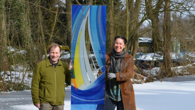 Jörgen Habedank und Karin Weißenbacher freuen sich auf die Eröffnung der neuen Kunstausstellung auf der Schlossinsel, die auch im Außenbereich deutlich einen Akzent setzt. 