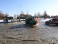 Wasserrohre machen bei Minus 13 Grad schlapp: Hauptwasserleitung bricht in Rostock - Toitenwinkler Allee geflutet und gesperrt