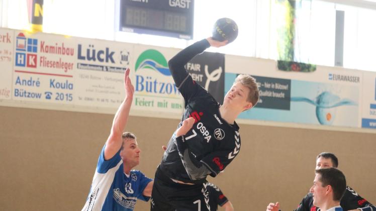 Der TSV Bützow um Jonas Dethloff ist in der Handball-Verbandsliga West obenauf. Die Meisterschaft ist zum Greifen nah.  