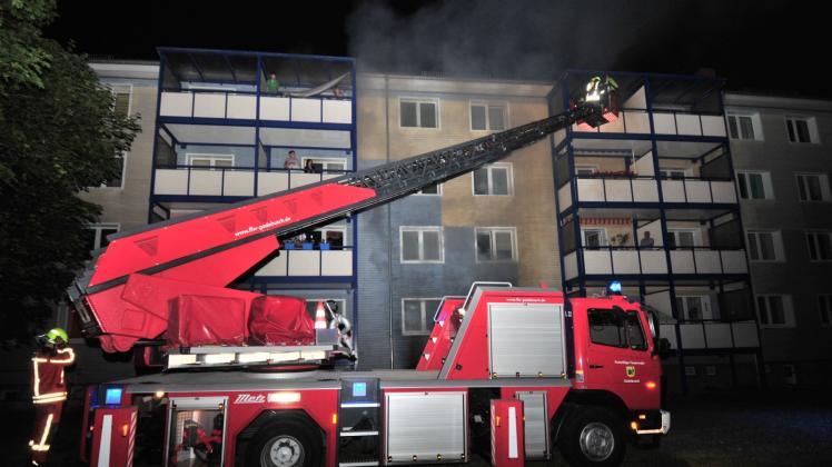 Am 20. Juni 2017 brannte es in der Rosa-Luxemburg-Straße. Die Feuerwehr musste Bewohner mit der Drehleiter retten. 
