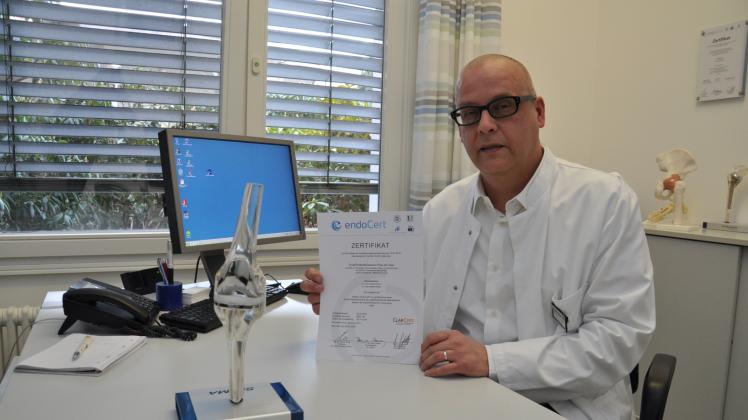 Zu recht stolz:  Plaus Chefarzt Dr. Thomas Hirsch und sein Team haben die erneute Überprüfung  erfolgreich bestanden. 