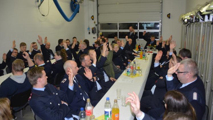 Jahreshauptversammlung im Feuerwehrgerätehaus Kummer