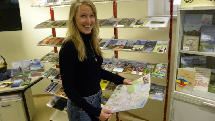 Annett Ohde in der Sternberger Touristinformation.  Fotos: Roswitha Spöhr (3)/Franziska Gutt/privat 