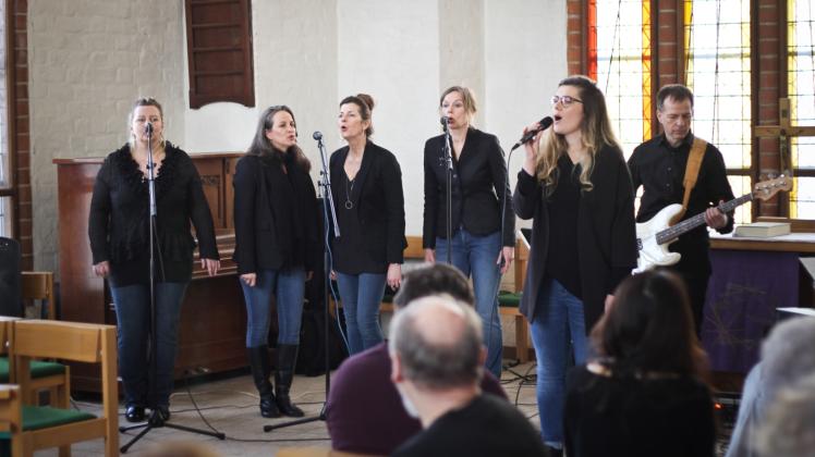 Stimmungsvoller Auftritt: Das Background-Ensemble „More than Solo“ beim Kirchencafé