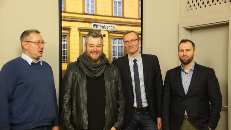 Vor einem Wittenberge-Motiv: Christian Kantor, Christian Male, Uwe Neumann und Lars Kretlow (v.r.). 