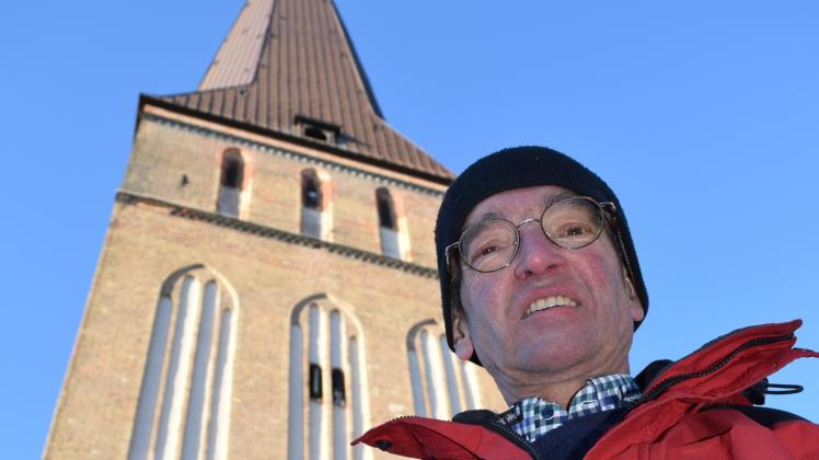St. Petri soll wieder läuten: Der Vorsitzende des Kirchen-Fördervereins Reinhard Wegener engagiert sich seit vielen Jahren für den Einbau eines neuen Glockenstuhls in seiner Kirche.