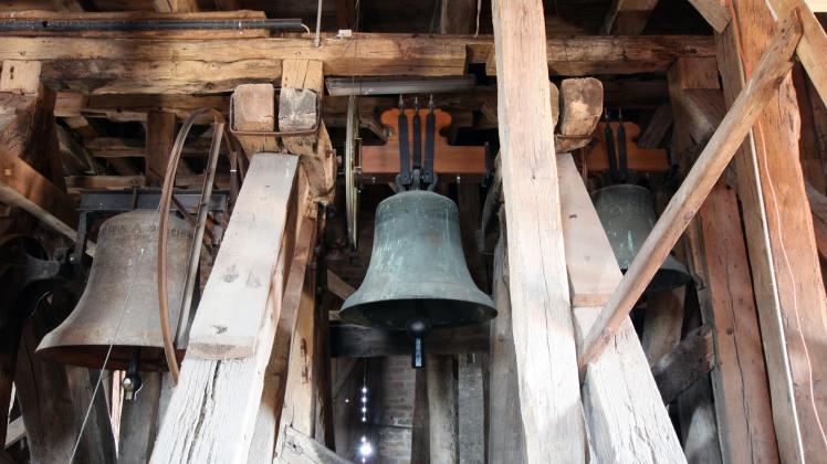 Nur die Wächterglocke aus dem Jahr 1486 ist noch original in der Bützower Stiftskirche. Der Förderverein Stiftskirche Bützow hofft, schon Ende 2019 mit drei anderen Glocken einen schönen Klang produzieren zu können. 