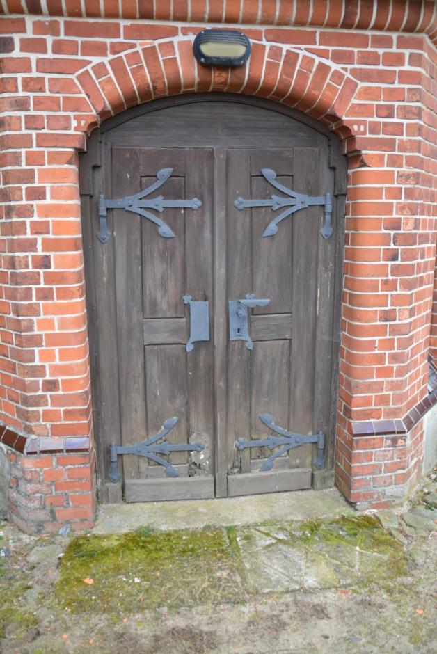 Auch die Sakristeitür kann jetzt restauriert werden.