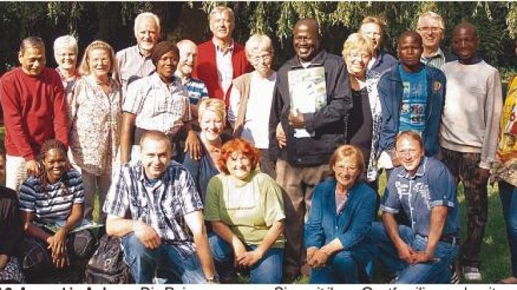 Bis zum 16. August in Aukrug: Die Reisegruppe aus Sien mit ihren Gastfamilien und weiteren Mitgliedern des Vereins „Partnerschaft Aukrug-Sien“. Foto: Kühl