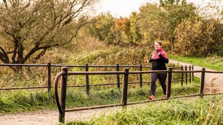 Fit und gesund sein – das schafft die Rostockerin Mandy Jochmann mit ihrer Leidenschaft fürs Laufen. Mit ihrem Buch „Get ready to run“ will sie auch andere dafür begeistern. 