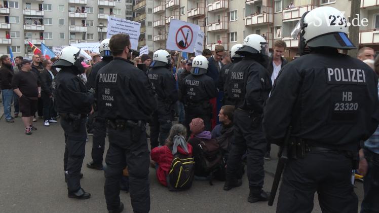 "Islamisierung stoppen" vs. "Rostock für alle" - AfD-Demo in Ervershagen
