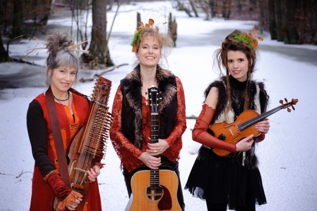 Kühne Interpretationen der skandinavischen Folkmusik – dafür stehen die drei Frauen von Huldrelokk.  Fotos: folkbaltica (3) 